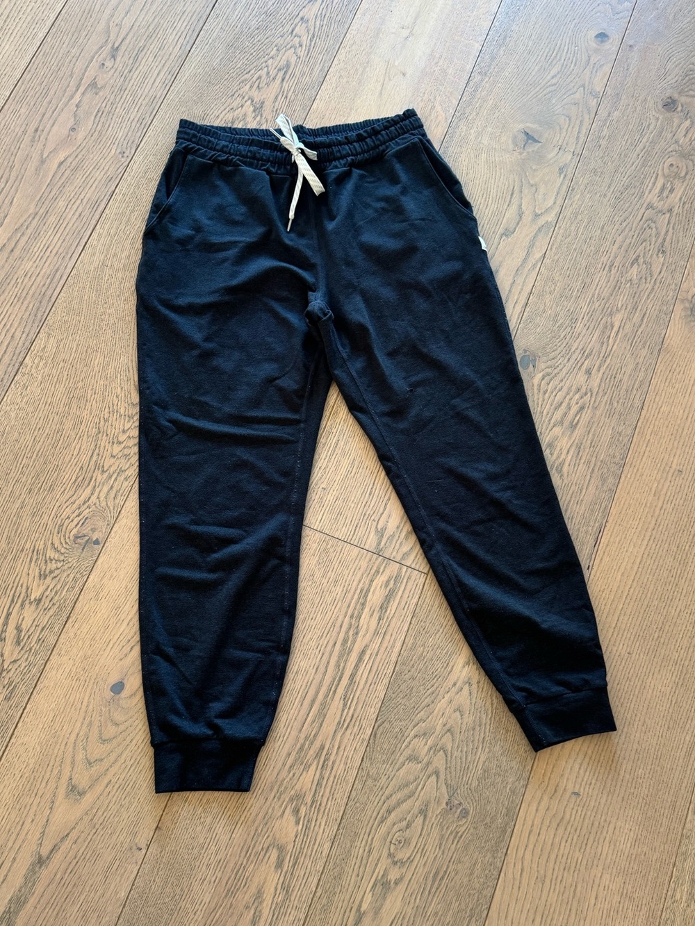 Women’s Heather Black Vuori Performance Jogger with Drawstring